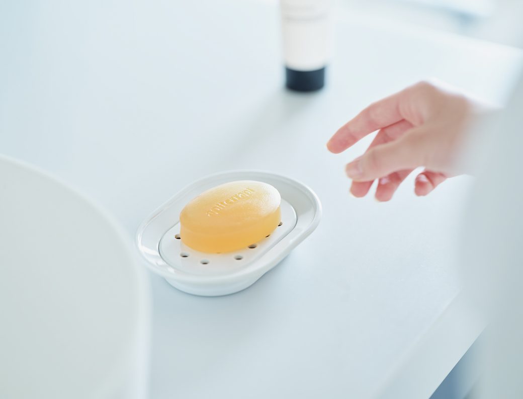 ソープディッシュに置かれた完熟生せっけん